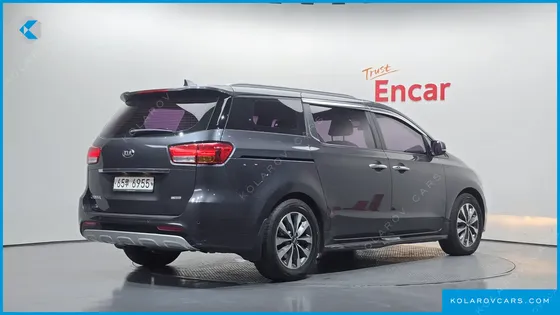KIA CARNIVAL 9-SEATER LUXURY