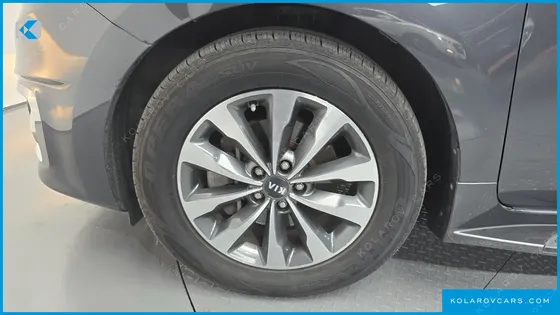 KIA CARNIVAL 9-SEATER LUXURY