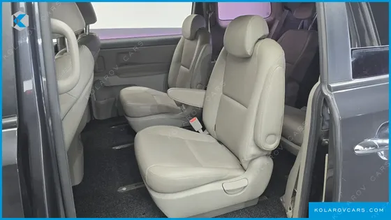 KIA CARNIVAL 9-SEATER LUXURY