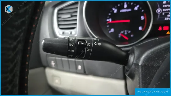 KIA CARNIVAL 9-SEATER LUXURY