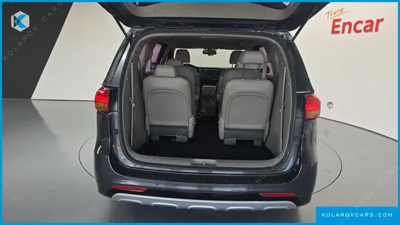 KIA CARNIVAL 9-SEATER LUXURY