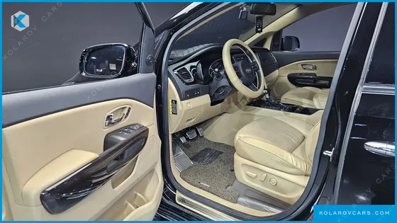 KIA CARNIVAL GASOLINE 9-SEATER NOBLESSE
