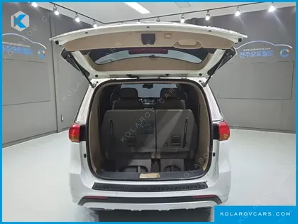 KIA CARNIVAL 7-SEATER LIMOUSINE