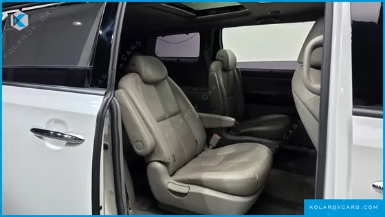 KIA CARNIVAL 9-SEATER NOBLESSE SPECIAL