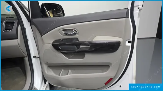 KIA CARNIVAL 9-SEATER NOBLESSE SPECIAL