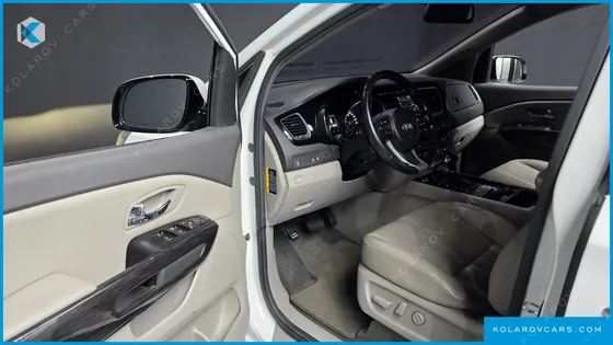 KIA CARNIVAL 7-SEATER LIMOUSINE