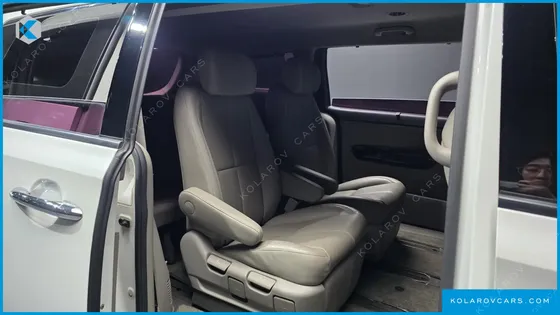 KIA CARNIVAL 7-SEATER LIMOUSINE
