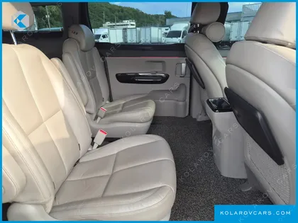 KIA CARNIVAL 9-SEATER NOBLESSE