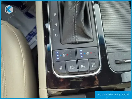 KIA CARNIVAL 9-SEATER NOBLESSE