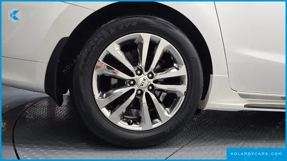 KIA CARNIVAL 9-SEATER NOBLESSE