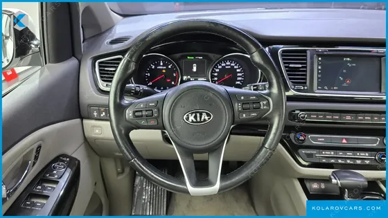 KIA CARNIVAL 9-SEATER NOBLESSE
