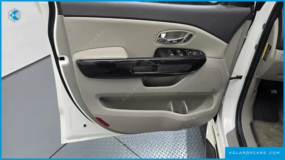 KIA CARNIVAL 9-SEATER NOBLESSE