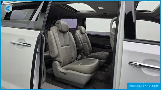 KIA CARNIVAL 9-SEATER NOBLESSE