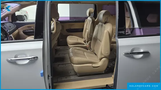 KIA CARNIVAL 9-SEATER NOBLESSE