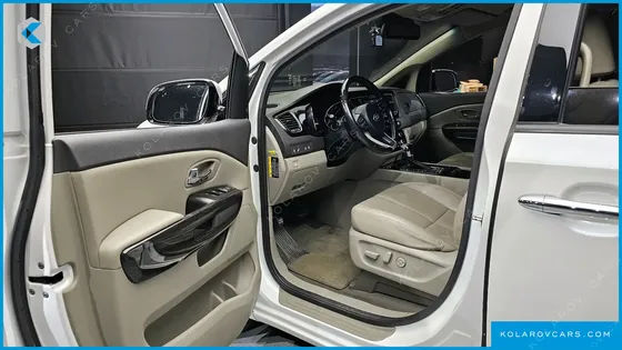 KIA CARNIVAL 7-SEATER LIMOUSINE