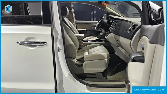 KIA CARNIVAL 7-SEATER LIMOUSINE