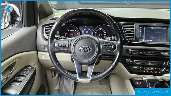 KIA CARNIVAL 7-SEATER LIMOUSINE