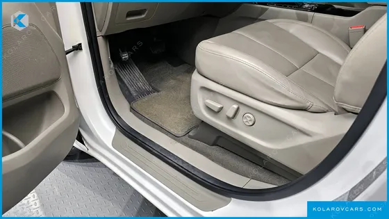 KIA CARNIVAL 7-SEATER LIMOUSINE
