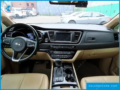 KIA CARNIVAL 7-SEATER LIMOUSINE