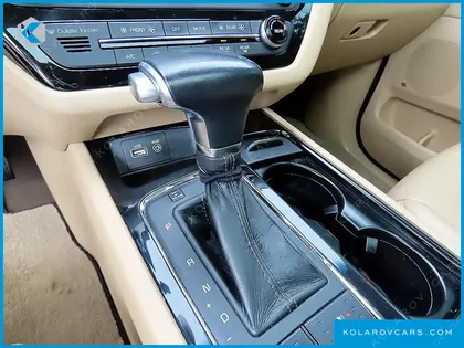 KIA CARNIVAL 7-SEATER LIMOUSINE