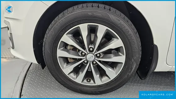 KIA CARNIVAL 9-SEATER LUXURY