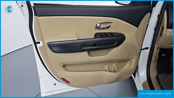 KIA CARNIVAL 9-SEATER LUXURY