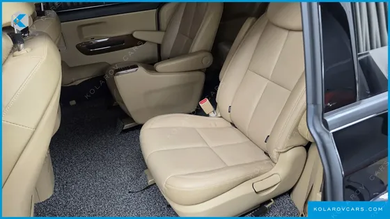 KIA CARNIVAL GASOLINE 9-SEATER HI-LIMOUSINE