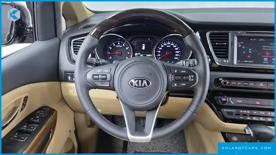 KIA CARNIVAL GASOLINE 9-SEATER HI-LIMOUSINE