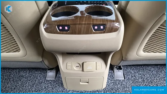 KIA CARNIVAL GASOLINE 9-SEATER HI-LIMOUSINE