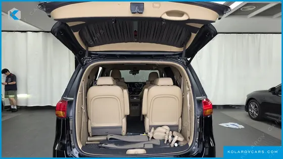 KIA CARNIVAL GASOLINE 9-SEATER HI-LIMOUSINE