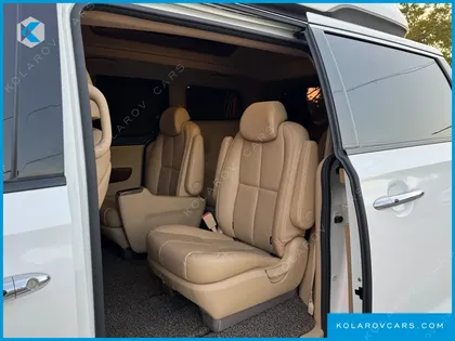 KIA CARNIVAL GASOLINE 9-SEATER HI-LIMOUSINE