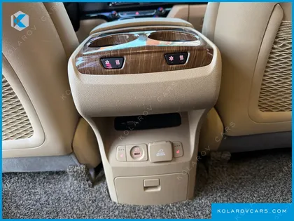 KIA CARNIVAL GASOLINE 9-SEATER HI-LIMOUSINE