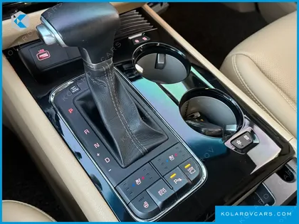 KIA CARNIVAL GASOLINE 9-SEATER HI-LIMOUSINE