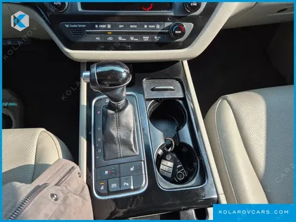 KIA CARNIVAL 9-SEATER PRESTIGE