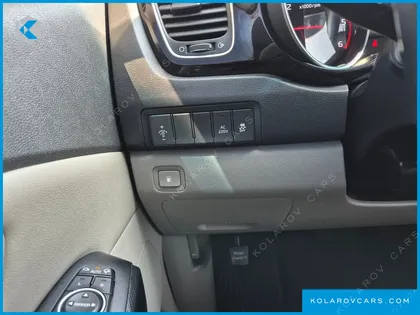 KIA CARNIVAL 9-SEATER PRESTIGE