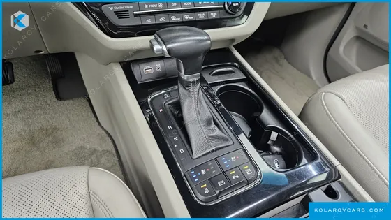 KIA CARNIVAL 9-SEATER NOBLESSE