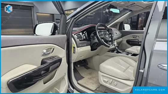 KIA CARNIVAL 9-SEATER NOBLESSE