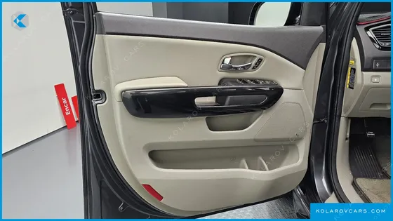 KIA CARNIVAL 9-SEATER NOBLESSE