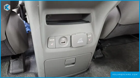 KIA CARNIVAL 9-SEATER NOBLESSE