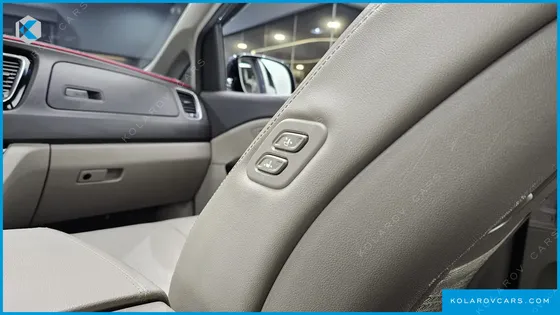 KIA CARNIVAL 9-SEATER NOBLESSE