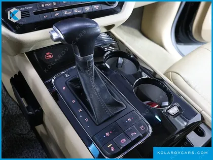 KIA CARNIVAL 9-SEATER HI-LIMOUSINE