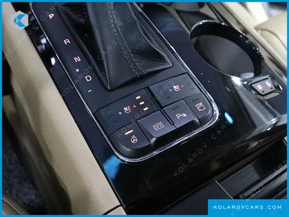 KIA CARNIVAL 9-SEATER HI-LIMOUSINE