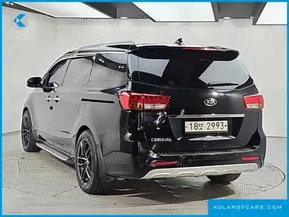 KIA CARNIVAL 9-SEATER NOBLESSE