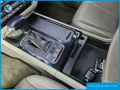 KIA CARNIVAL 9-SEATER NOBLESSE