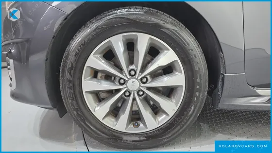 KIA CARNIVAL 9-SEATER LUXURY