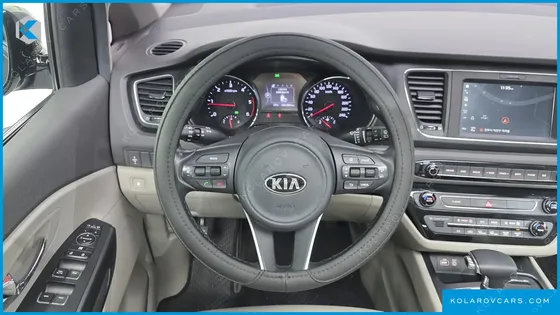 KIA CARNIVAL 9-SEATER LUXURY