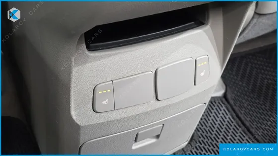 KIA CARNIVAL 9-SEATER LUXURY