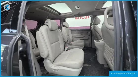 KIA CARNIVAL 9-SEATER LUXURY