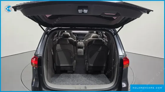 KIA CARNIVAL 9-SEATER LUXURY