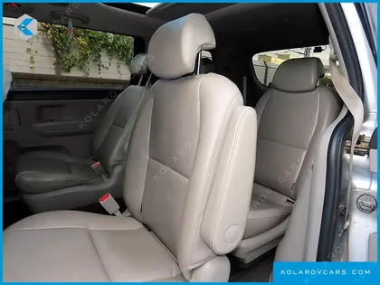 KIA CARNIVAL 9-SEATER LUXURY